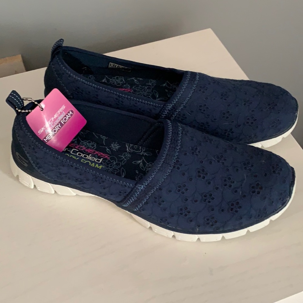 Women’s navy blue slip on Skechers